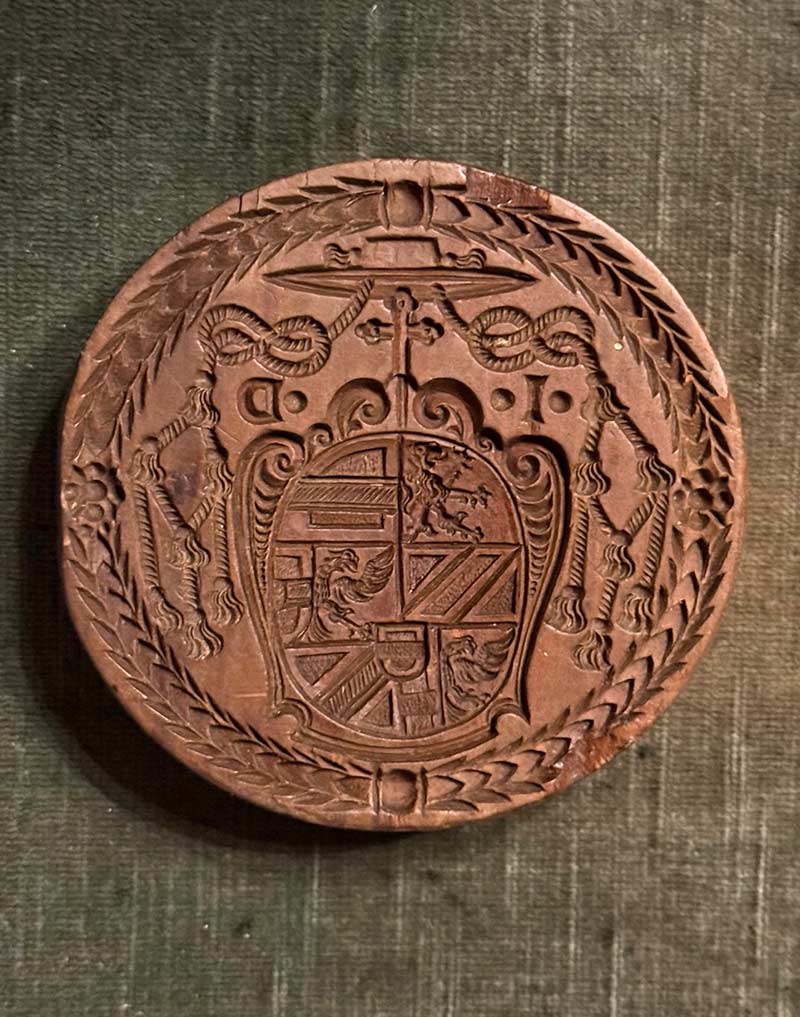 Holzmodel mit dem Wappen des Salzburger Fürsterzbischofs Guidobald Graf von Thun und Hohenstein datiert 1662